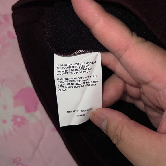 Perry Ellis Men’s Half-zip sweater in maroon. - Picture 4 of 5